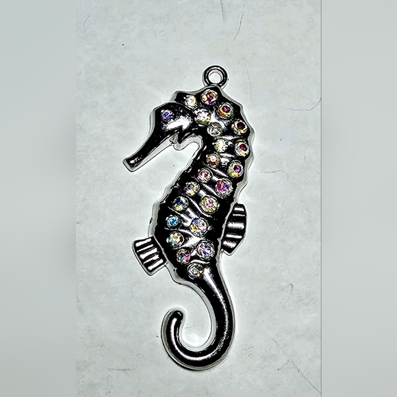 Silver tone Aurora borealis studded nautical beach seahorse pendant for necklace - Picture 5 of 5